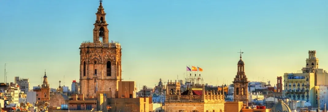 Das Stadtbild von Valencia bei Sonnenuntergang.